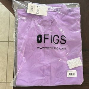 Women’s Figs Rafaela oversized scrub top size medium color lilac dawn